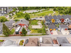 3429 ROXTON AVENUE, Coquitlam